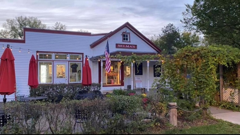 Selma's storefront