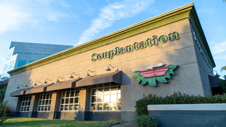 Closed Souplantation facade